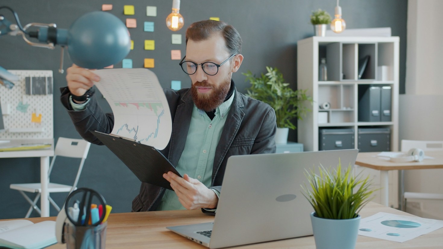 Year-End Financial Checklist to Keep You Ahead